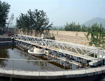 中心轉動全橋式刮吸泥機